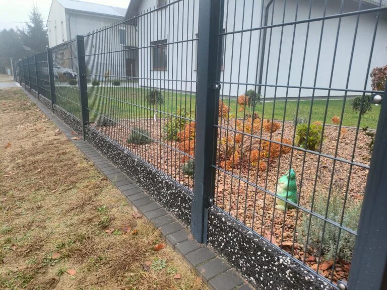 Ogrodzenie panelowe z podmurówką